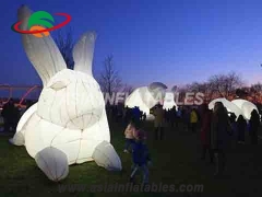 nadmuchiwany królik z oświetleniem LED
