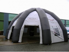 Nadmuchiwany namiot o długości 10 m